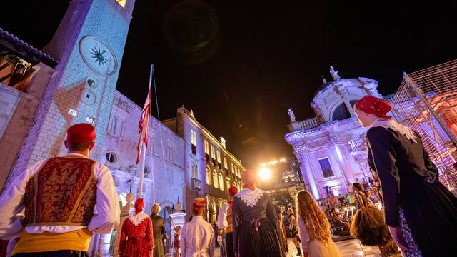 Dubrovnik: Točno u ponoć, pred crkvom sv. Vlaha, započela je generalna proba otvaranja 74. Dubrovačkih ljetnih igara.