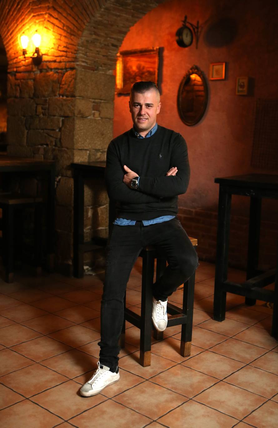 Suprugu upoznao u 'Farmi', a sada se oporavio od bankrota