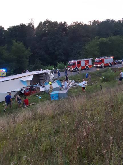 Tegljač pao na auto: Jedan je poginuo, dvoje teško ozlijeđeni