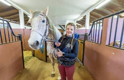 Tara Morić (13) spava i u štali sa svojim konjima: Sve što konj ima za reći vidi mu se po ušima