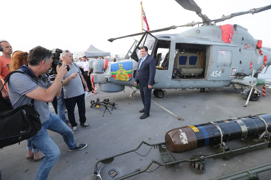 Jakov Kitarović u Splitu obišao britanski razarač ''Defender''