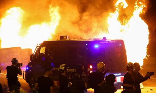 FOTO Palež, razbijeni izlozi  i 15 uhićenih. Prosvjed  za Gazu u Španjolskoj prerastao u nasilje