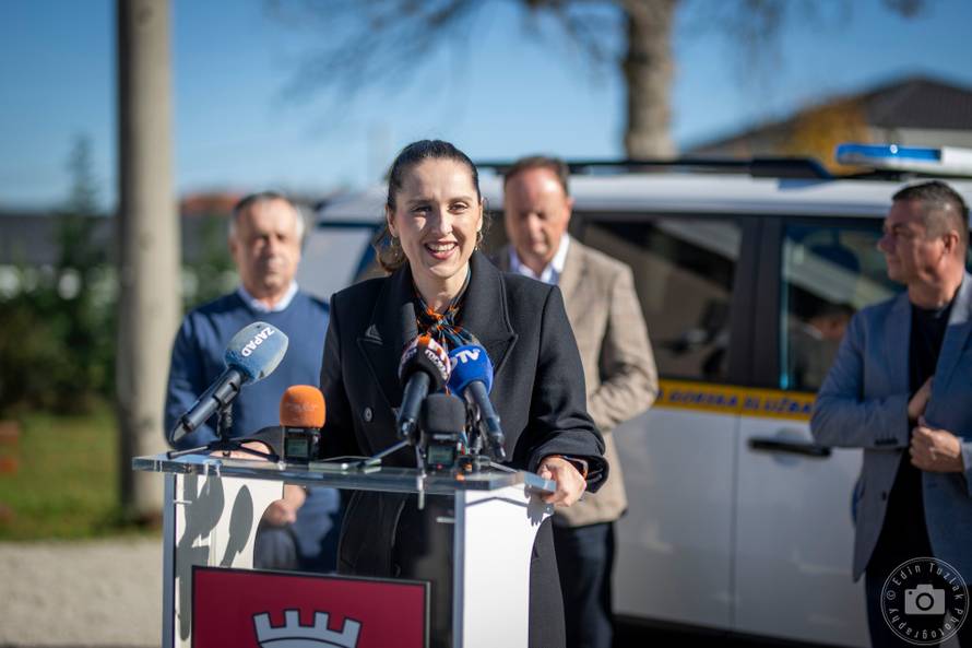 FOTO HGSS Samobor dobio novo terensko vozilo: 'Ovo je velika prekretnica za našu stanicu'