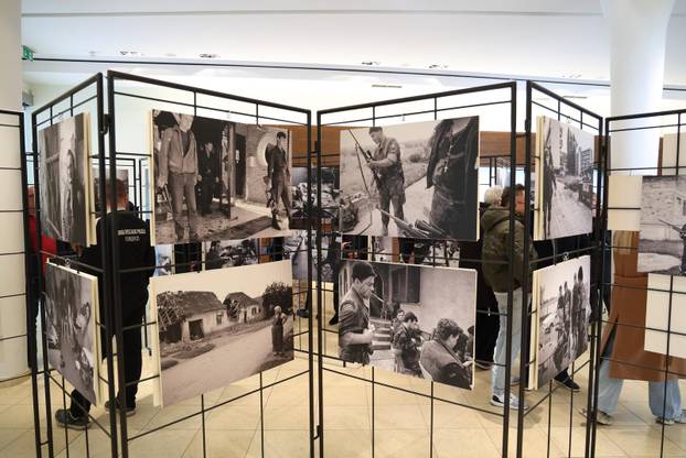 Vukovar: Otvorenje multimedijalne izložbe ratne fotografije "Vukovar 91"