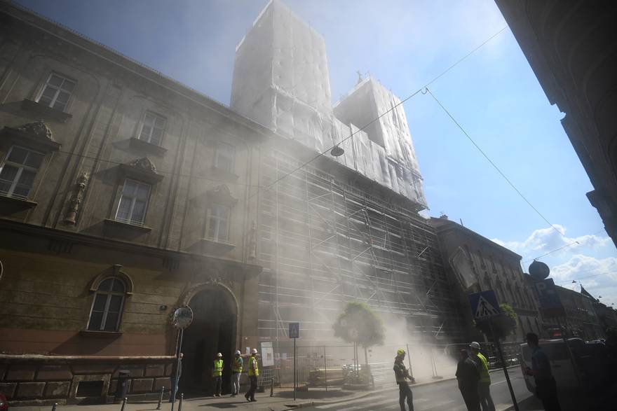 Saniranje štetu od potresa u Bazilici Srca Isusova u centru Zagreba:  Bilo je glasno i puno prašine