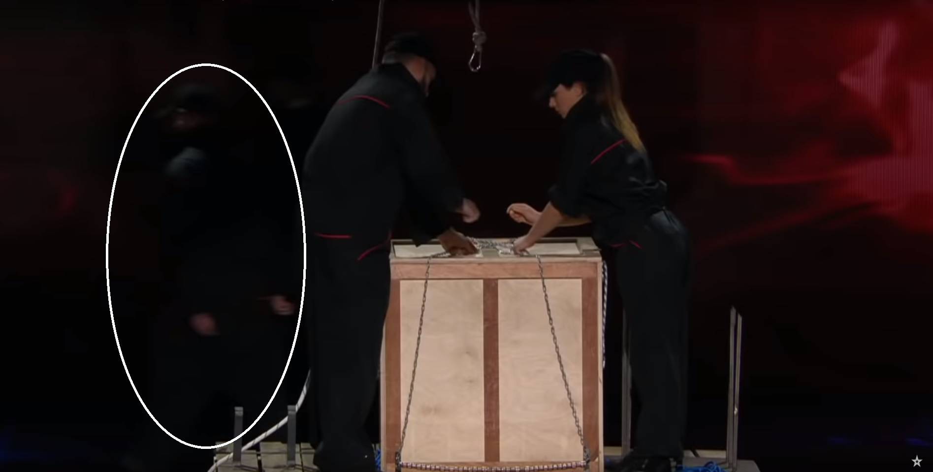 Razotkrili ga: Snimka prikazala kako iluzionist izlazi iz kutije?