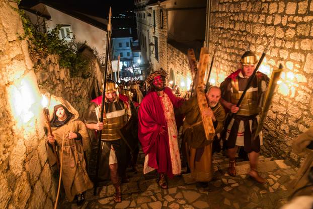 Imotski: Uprizorenje 24. Žive slike Muke Isusove