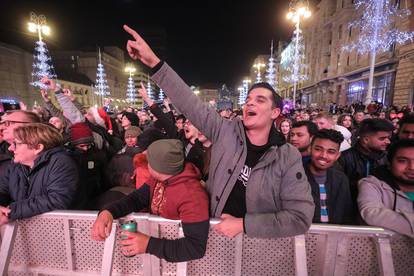 Zagreb: Doček Nove godine na Trgu bana Jelačića uz Pips, Chips & Videoclips