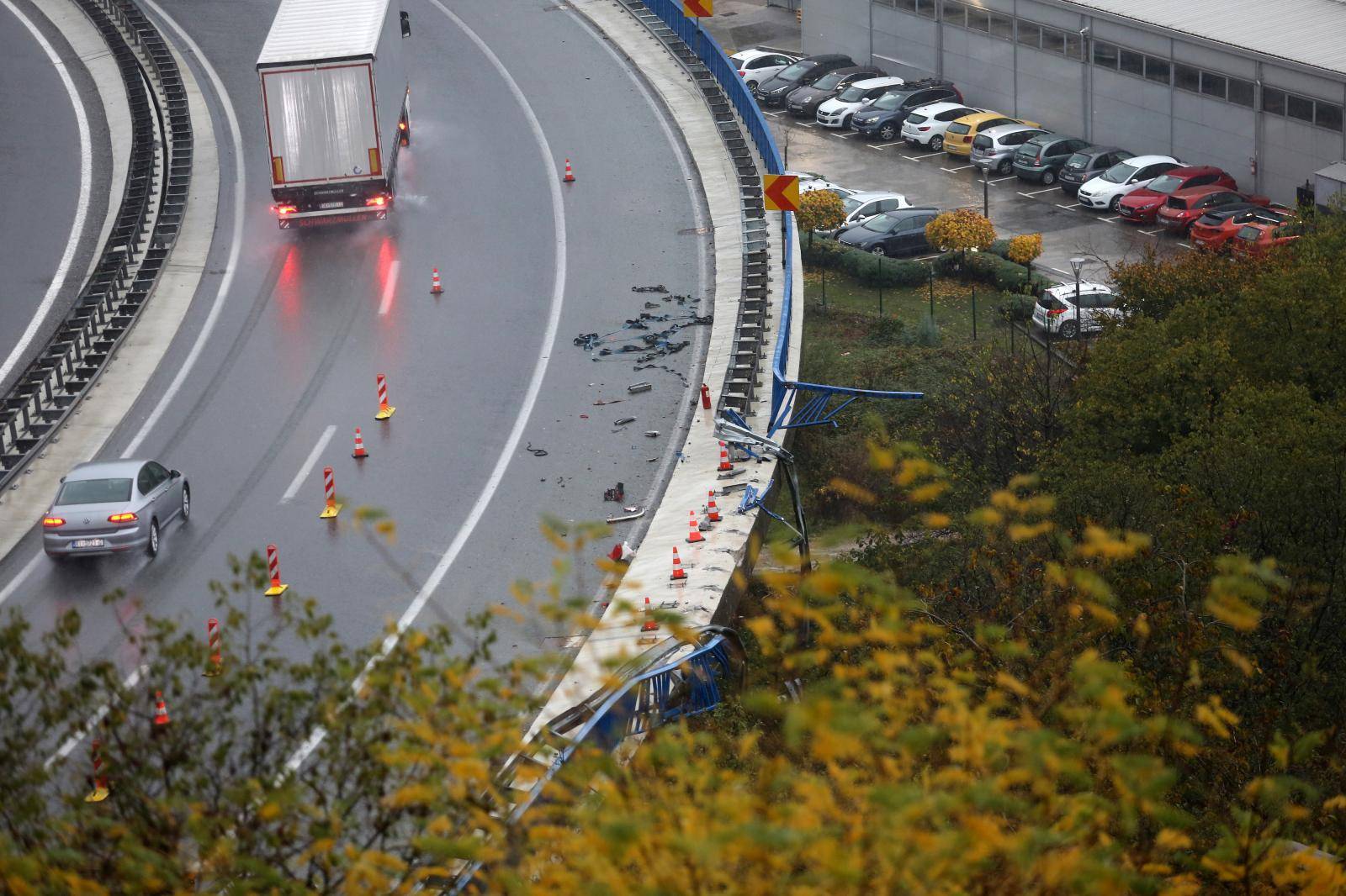 Kamion sletio s vijadukta Svilno, vozač preživio