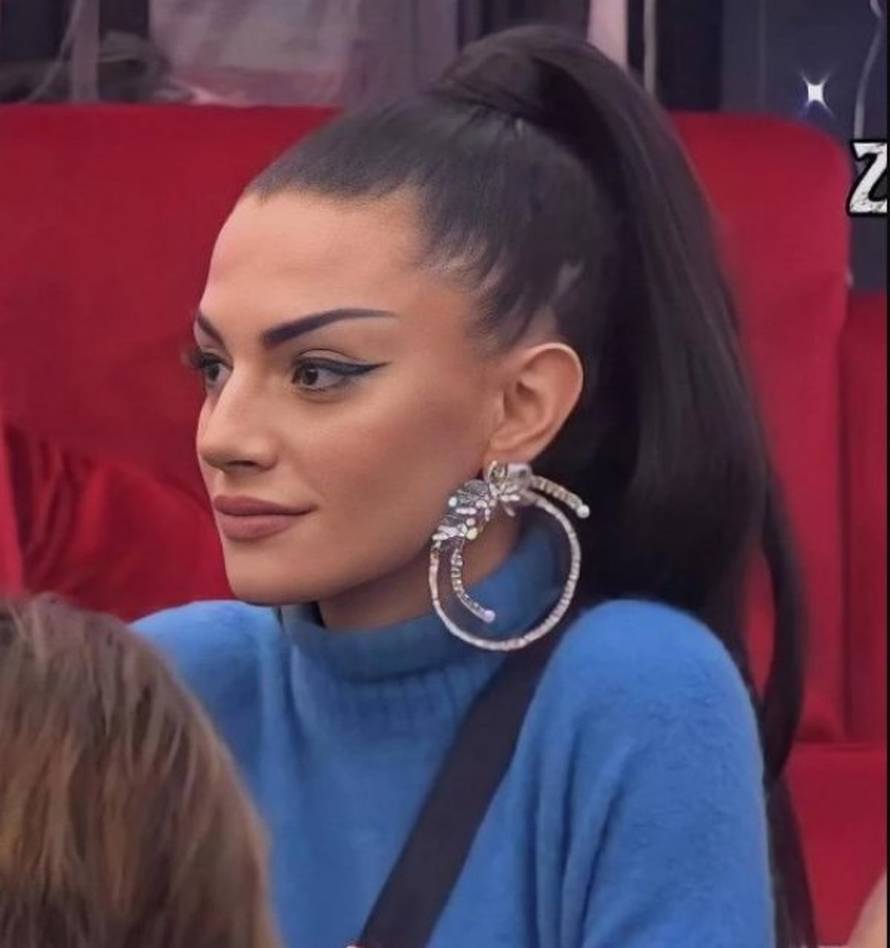 Oženjeni reper pred kamerama ljubio 20 godina mlađu starletu