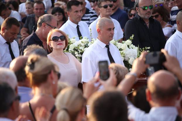 FOTO Ovako se Split oprostio od svog Olivera prije osam godina