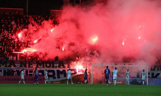 Nove kazne u HNL-u: Torcida je oštetila 54 sjedalice i led ekran, Rijeka masno plaća 'ubij tovara'