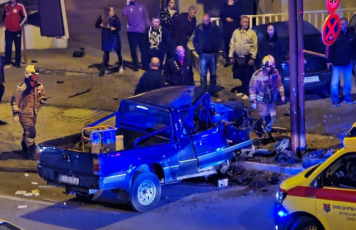 Užas u Splitu: Autom se zabio u zid i potpuno ga smrskao