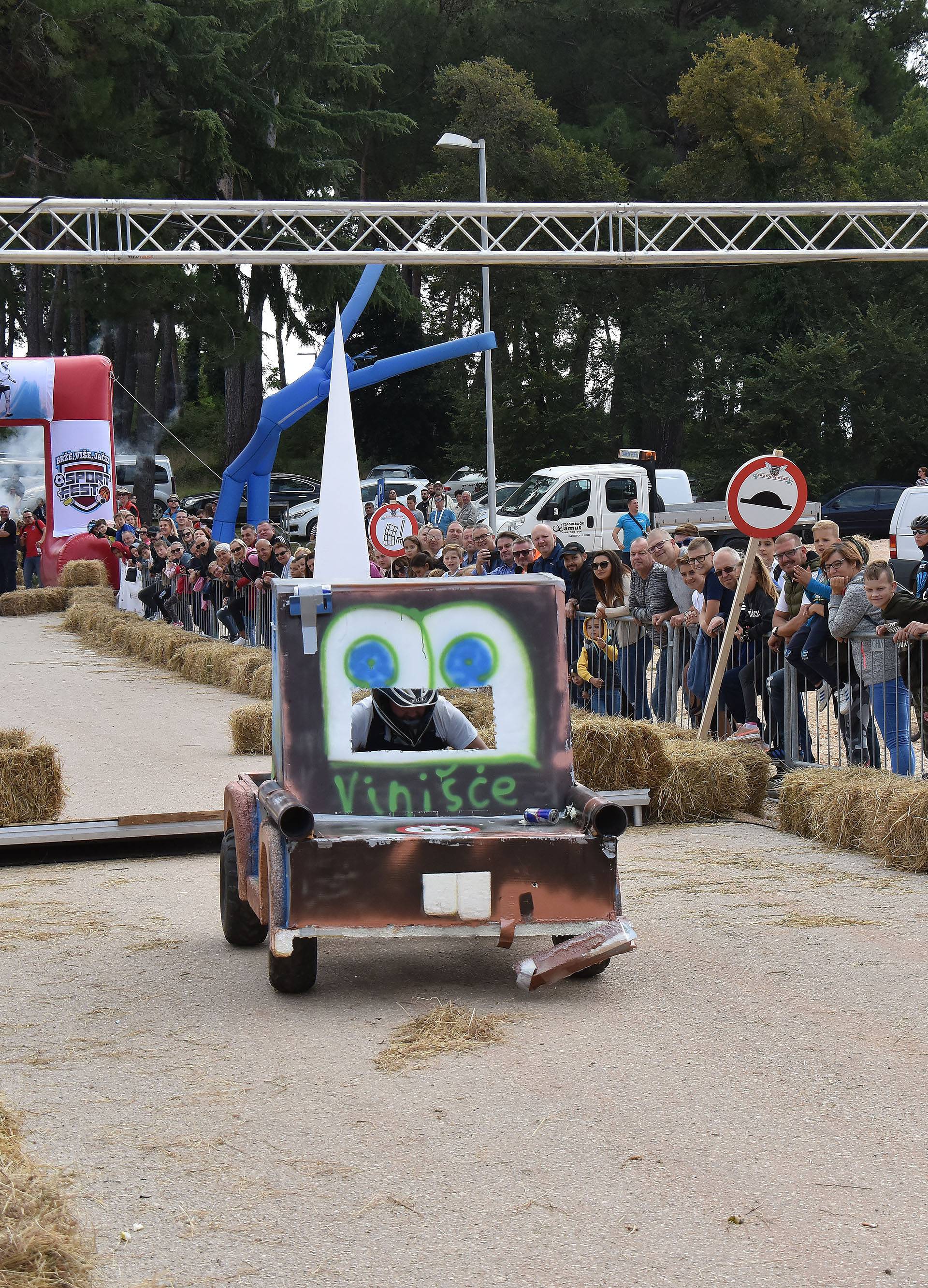 U Poreču ludovali genijalnim vozilima domaće proizvodnje