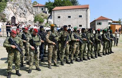 Stižu pozivi za vojnu evidenciju, reakcije burne: 'Čemu panika roditelja!? Sinovi su mimoze...'