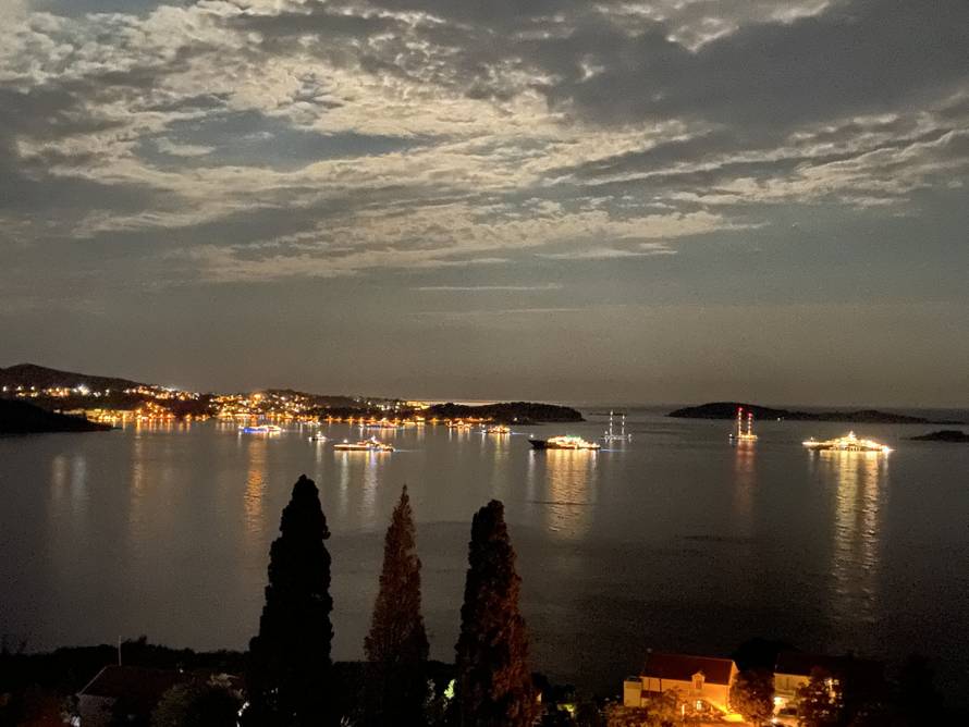 U luci je usidreno čak 13 mega jahti vrijednih 50 milijuna eura