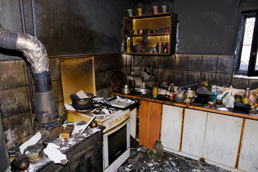 Petrinja: Kuća obitelji Brkljačić uništena je u požaru