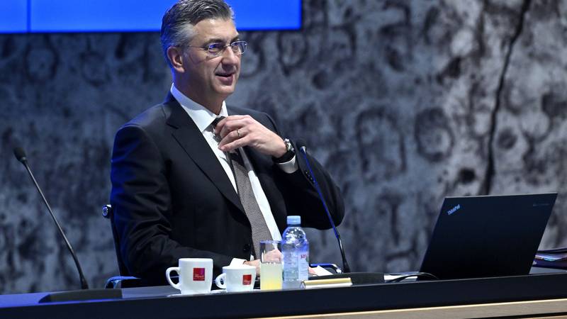 Plenković zahvalio Piletiću: 'Hvala na na doprinosu i radu u ovom vrlo zahtjevnom resoru'