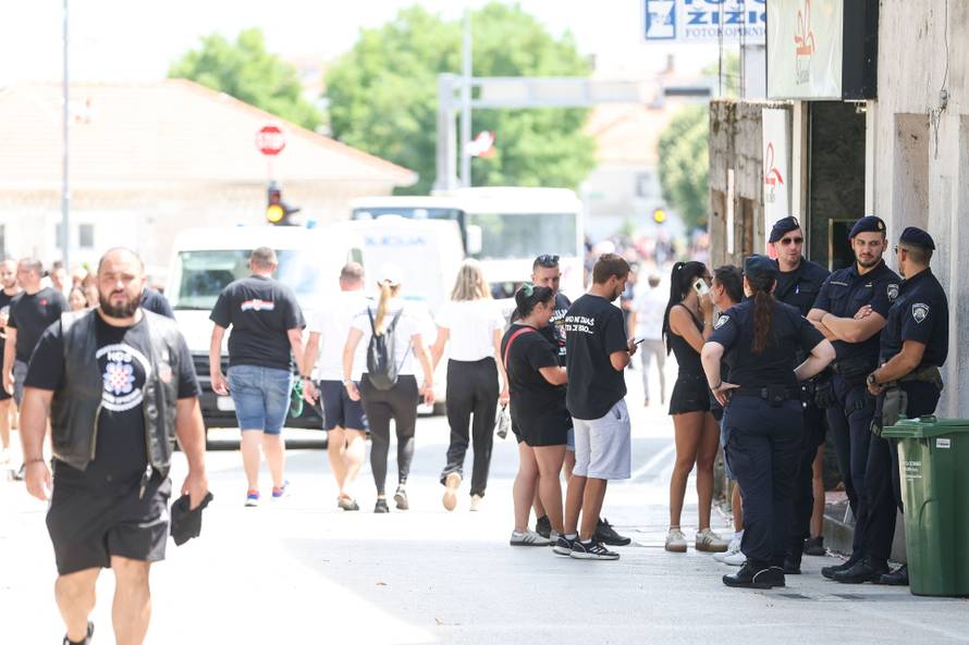 Brojni obožavatelji na ulicama Sinja uoči Thompsonovog koncerta