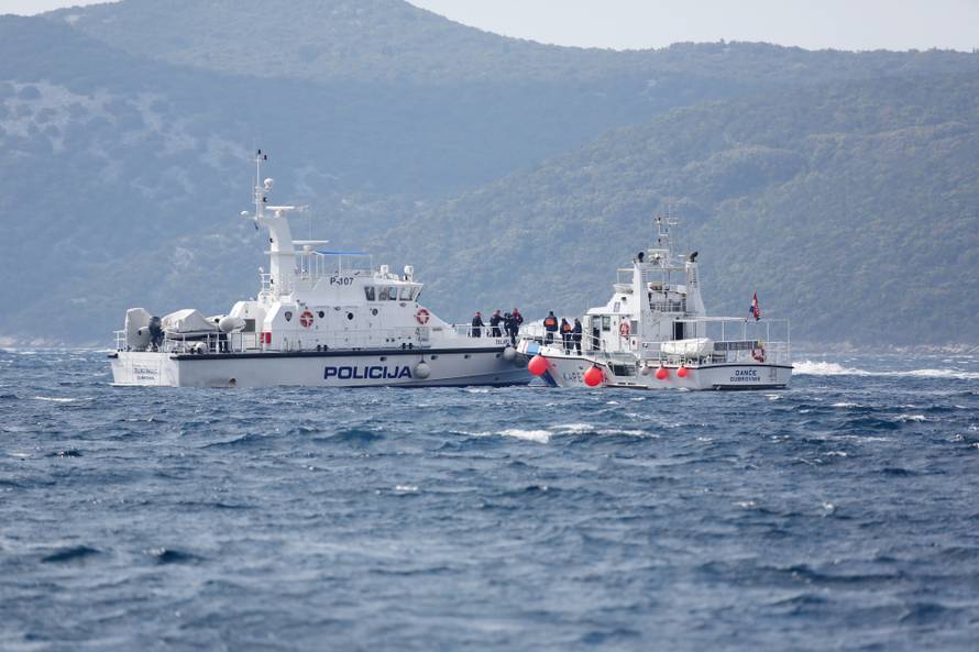 Traže nestale: Gumenjak nije imao svjetla, bili su na Šipanu