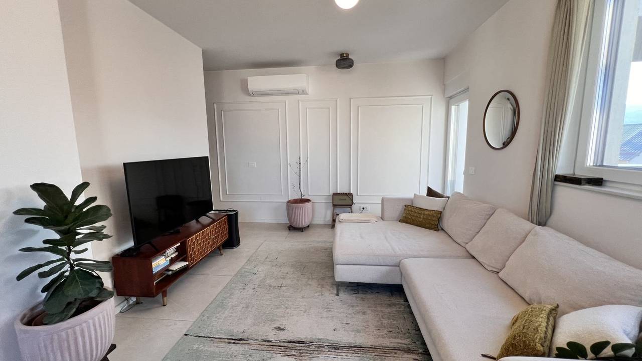 FOTO Naš poznati voditelj još prodaje penthouse. Oglasila ga žena, a traže skoro 400.000 €