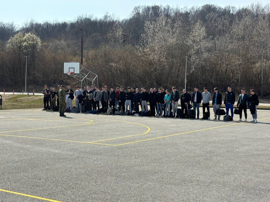 Prvi dan vojnog roka u Slunju