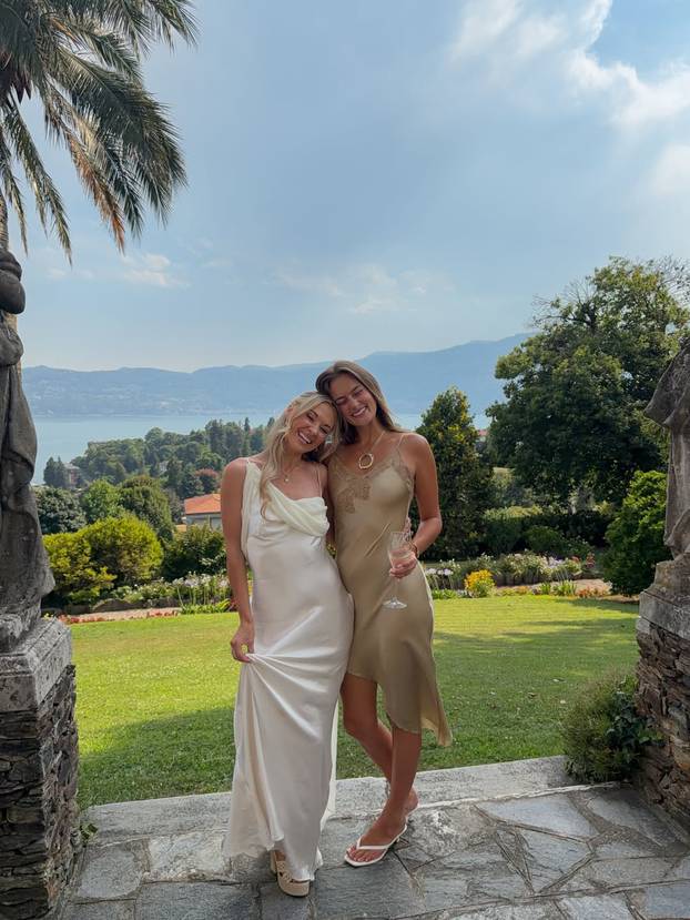 FOTO Ashlee ne prestaje privlačiti poglede: Radi za hit brend bikinija i pokazuje obline