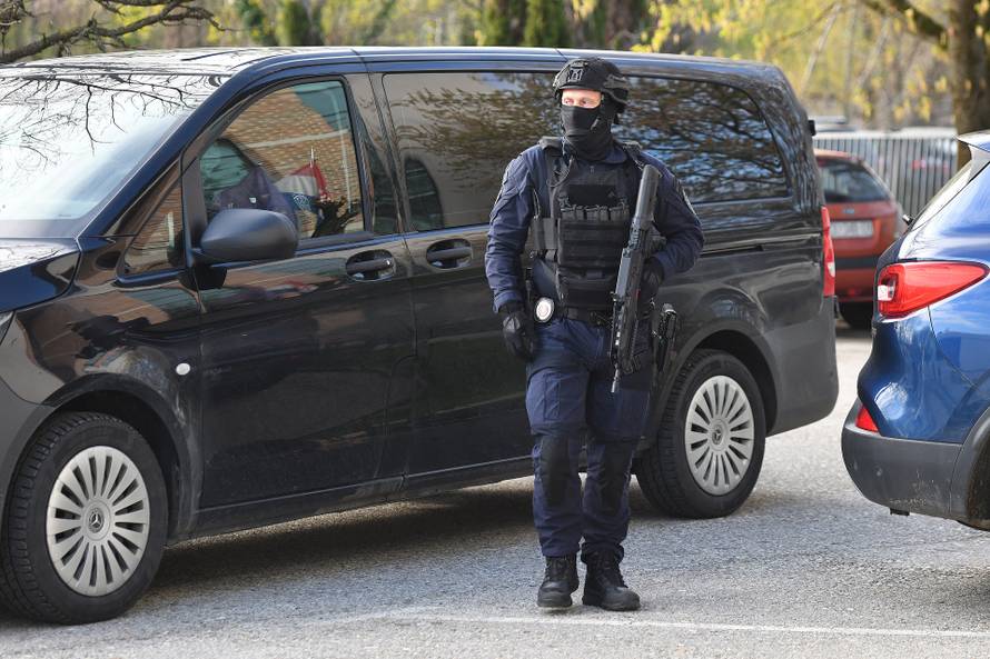 Na Županijskom sudu u Varaždinu nastvaljeno je  suđenje Srđanu Mlađanu, doveden je pod jakim osiguranjem na sud