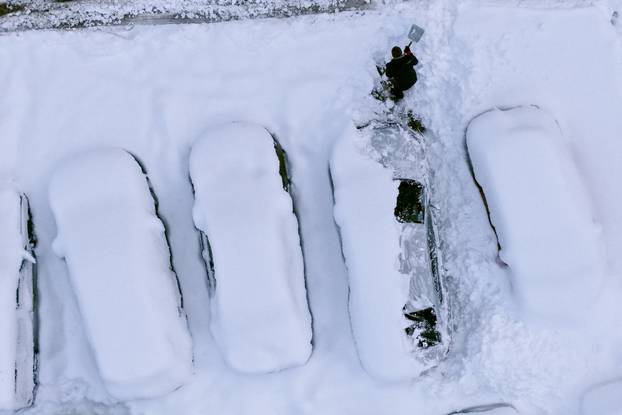 Pogled iz zraka na Sarajevo u potpunosti prekriveno snijegom