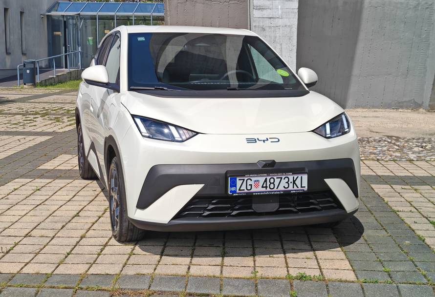 Pokazao kako mu kineski auto izgleda nakon 220.000 km u 2 godine. Premiumi na aparatima