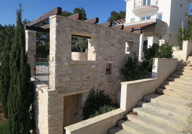 Korčula: Kuća pjevača Zlatana Stipišića Gibonnija
