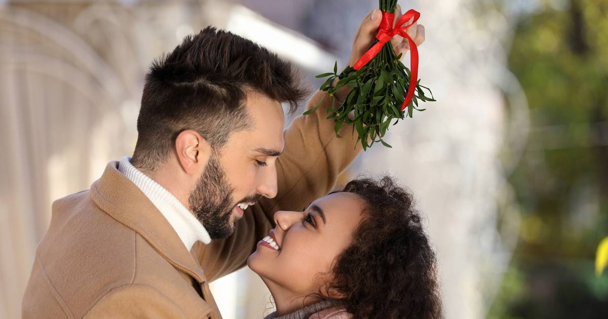 Uncovering the Roots of the Mistletoe Kiss Tradition: A Look into Norse Mythology - News Mol