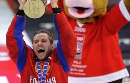 Ruski hokejaši iskoristili greške i obranili naslov