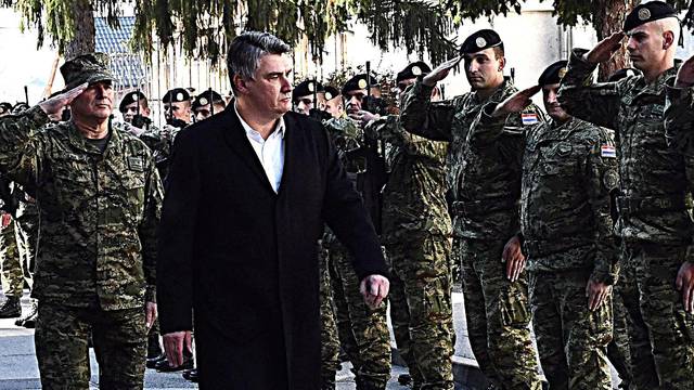'Ja sam vrhovni zapovjednik i hrvatski vojnici neće u Ukrajinu. Povući ćemo sve do zadnjega!'