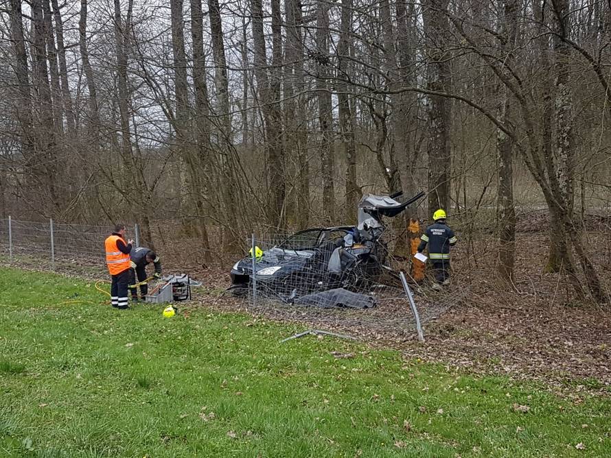 Stravična nesreća kod Novske: U slijetanju auta poginuo vozač