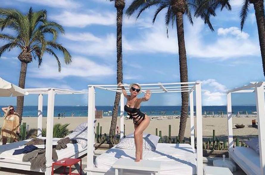 Ljetne radosti: Pokazale su obline  u bikiniju, ali i bez njega