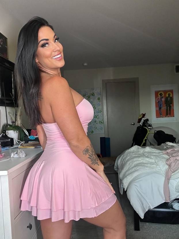 FOTO Učiteljica postala zvijezda filmova za odrasle: 'Muž se ne ljuti. Skupljam novac za azil'