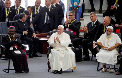 Papa Franjo pozvao Mozambik da zadrži mir i obnovi zemlju
