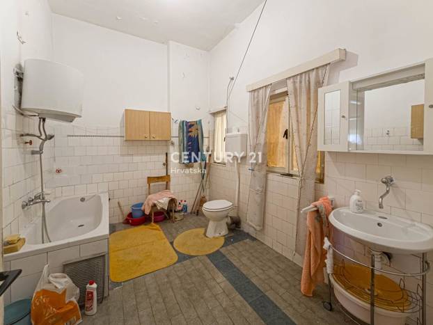 FOTO Ideš, kakav pogled! Stan u Zadru prvi red do mora prodaje se po pristupačnoj cijeni