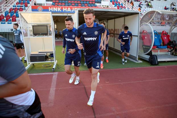 Zagrijavanje nogometaša Hajduka i Rijeke uoči početka utakmice 35. kola SuperSport HNL-a