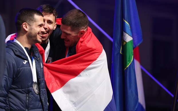 Zagreb: Marko Perković Thompson nastupio na svečanom dočeku hrvatske rukometne reprezentacije