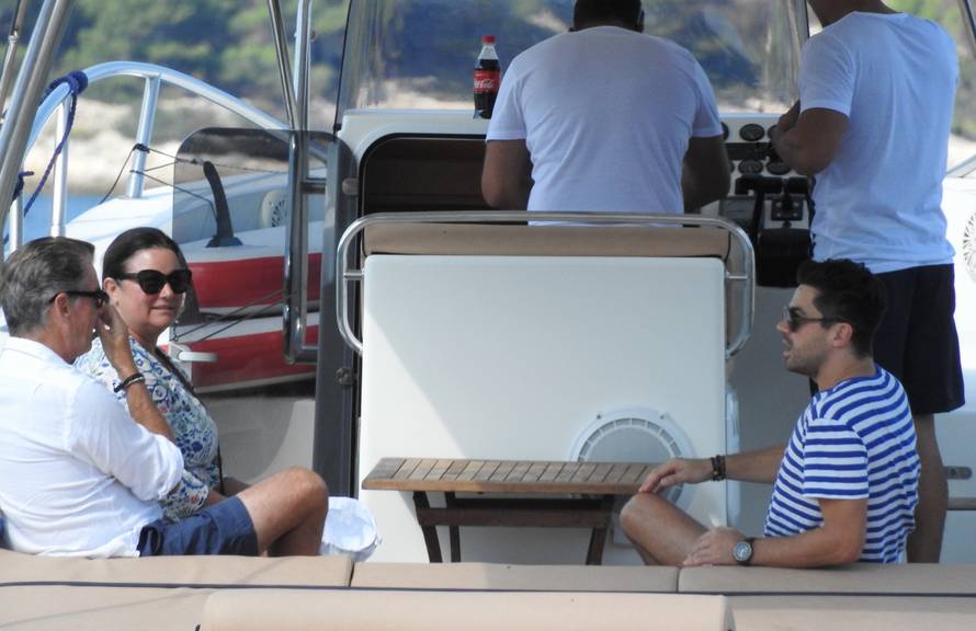 Na Visu je i 'Dr. Who': Zvijezde uživaju na suncu s bližnjima