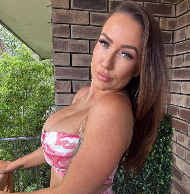 FOTO Danju je medicinska sestra, a noću striptizeta! Traži partnera, a ovo su kriteriji...