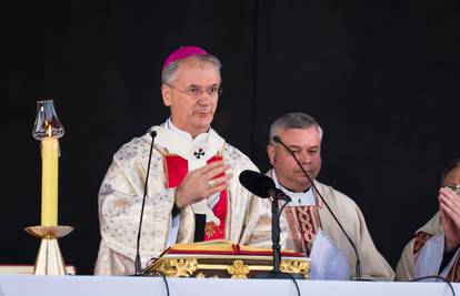 Nadbiskup Kutleša na Mirogoju poručio je vjernicima: 'Budite svjesni težine vlastitih izbora'