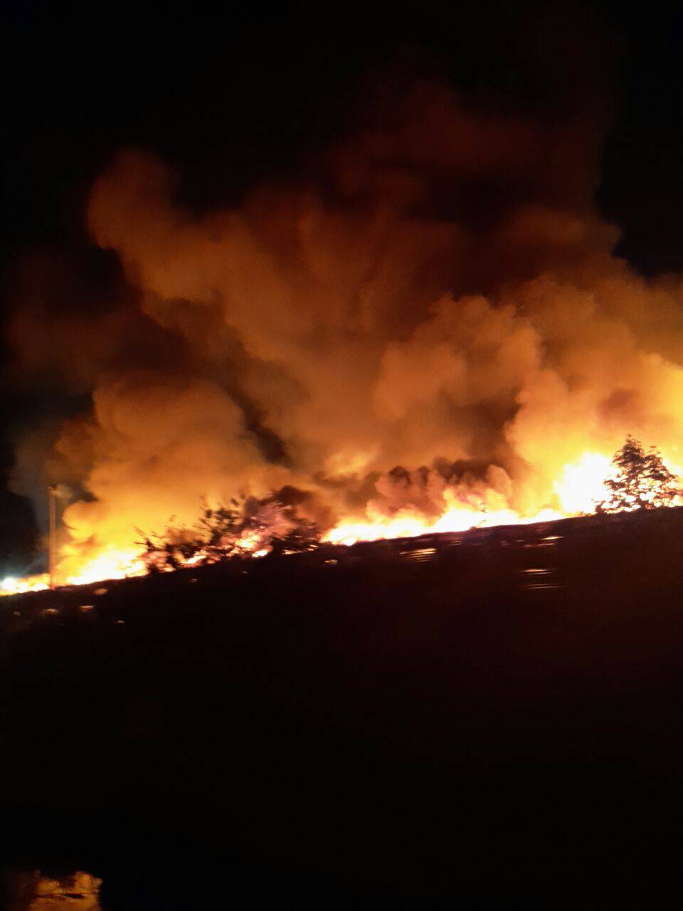 144 vatrogasca borilo se s požarom: 'Gori planina smeća'