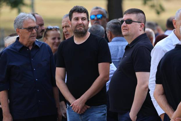 Zagreb: Posljednji ispraćaj Luce Mamić, majke Stojana, Zdravka i Zorana Mamića