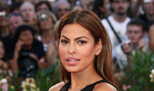 Eva Mendes otkrila: 'Brijem lice svaki drugi dan, zvijer sam...'