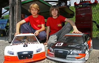 Dječaci Luka (11) i Ivan (12) voze i do 100 na sat