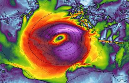 Guverner Floride upozorava: 'Dolazi opasan uragan Michael'