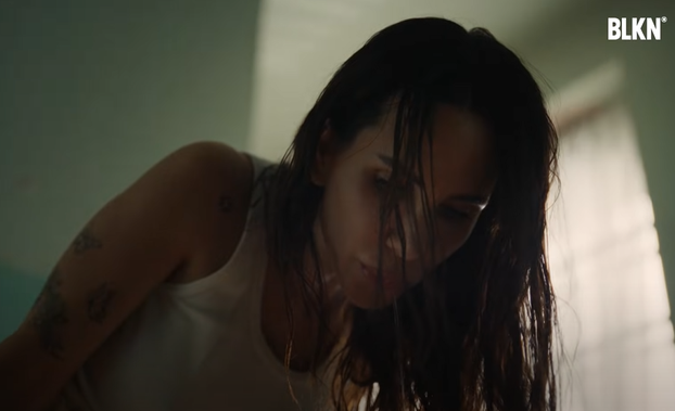 FOTO Relja i Nikolija šokirali publiku bizarnim spotom: 'Pa kao da im držimo svijeću...'